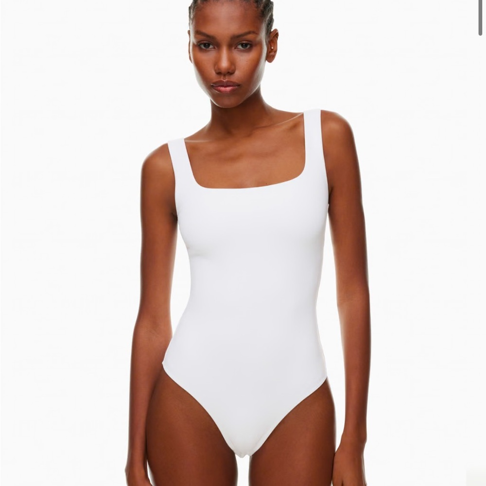 Babaton contour squareneck white bodysuit